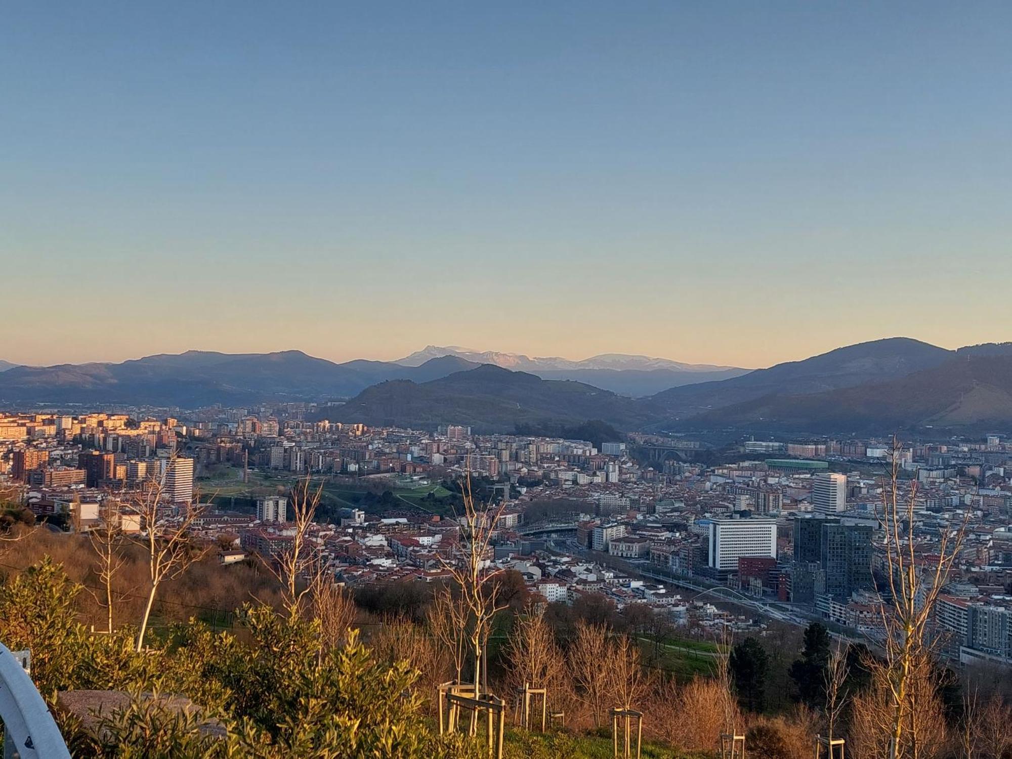 Bilbao Center Apt 90'S Parking Екстериор снимка